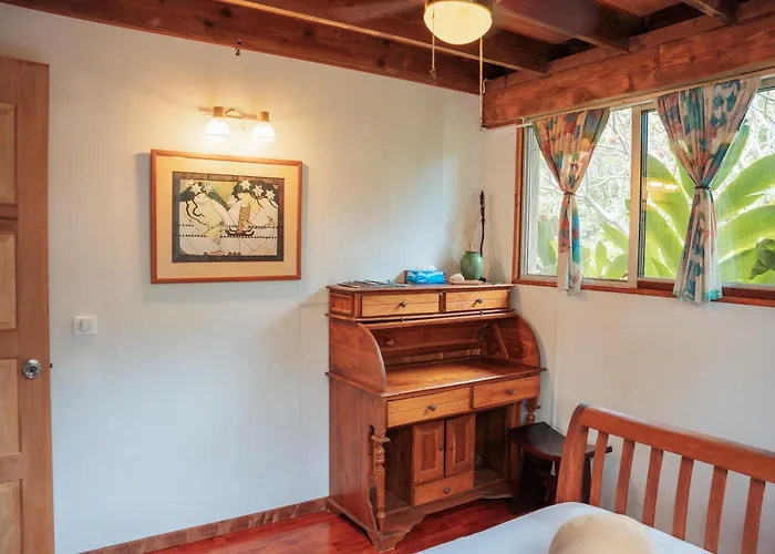 Tema'E Beach House