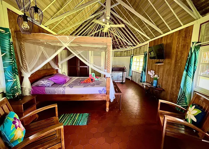 Linareva Moorea Beach Resort